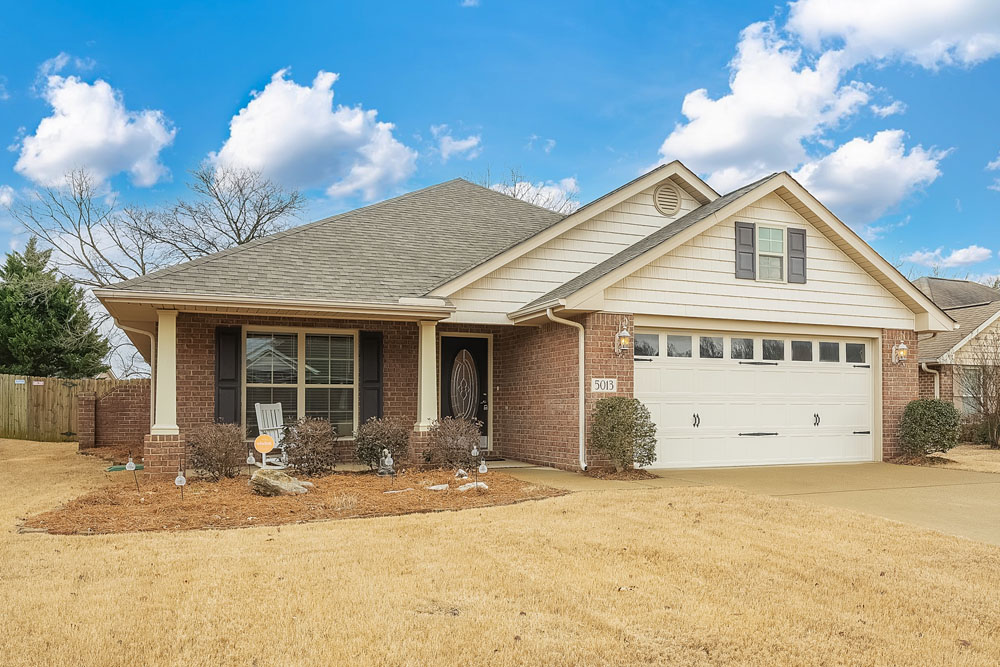 Beautiful Carrington Rancher with Surrounding Mountain Views!