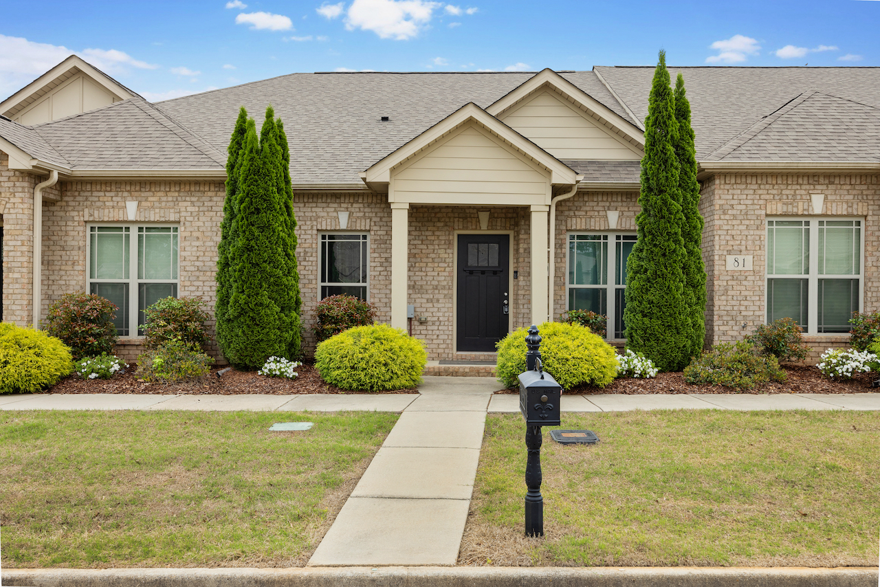 79 Cypress Grove Ln: Luxury Living at this Lake Forest Townhome!